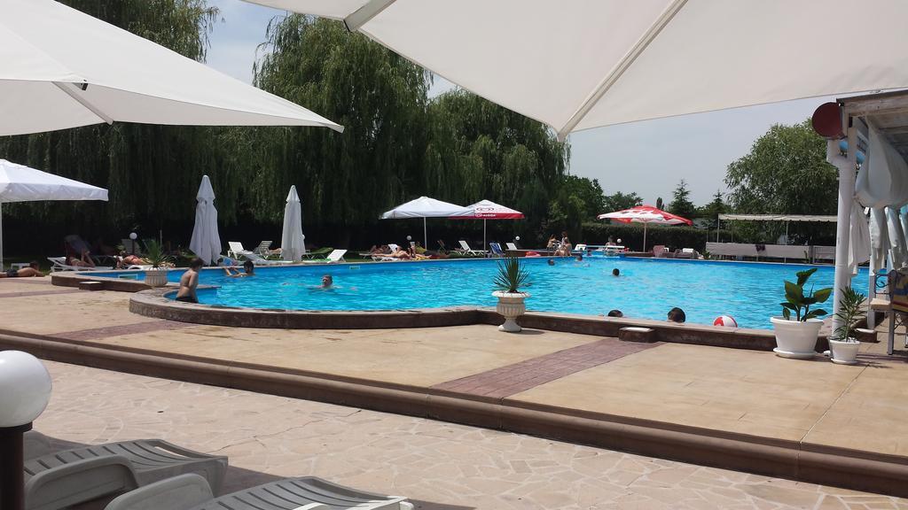 Complex Racic Hotel Voyvodinovo Exterior foto