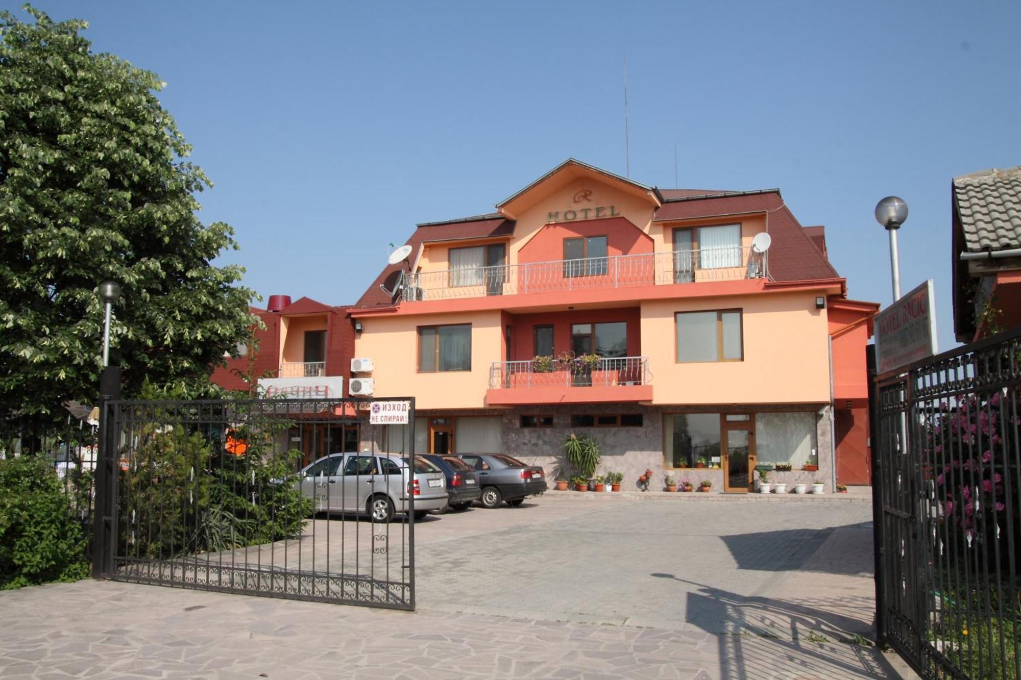 Complex Racic Hotel Voyvodinovo Exterior foto